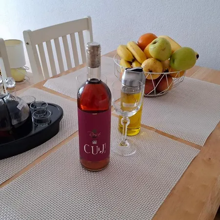 A With Balcony And The Sea View דירה