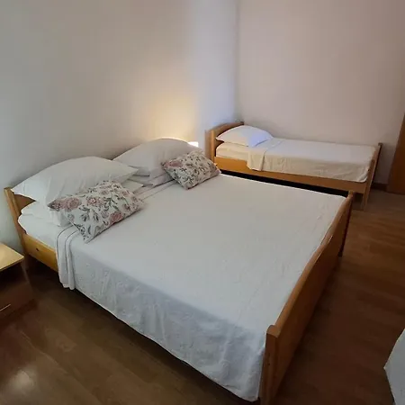 דירה A With Balcony And The Sea View סגט ווראנייצה