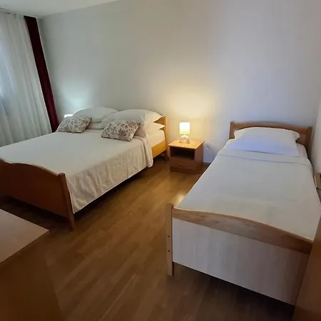 A With Balcony And The Sea View סגט ווראנייצה