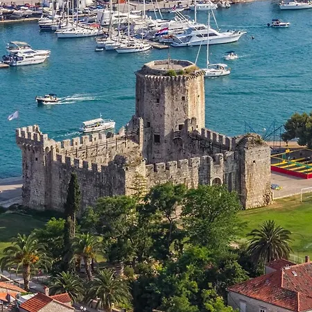 A With Balcony And The Sea View סגט ווראנייצה
