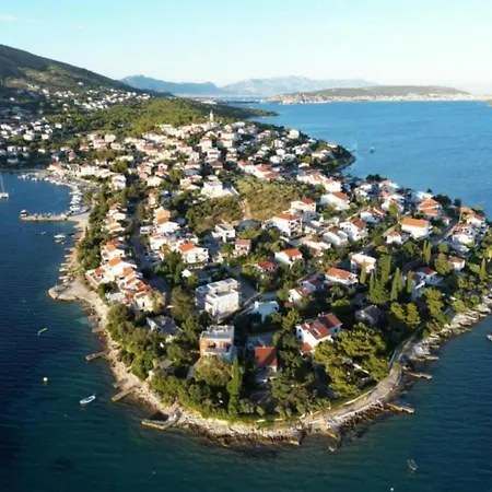 A With Balcony And The Sea View * סגט ווראנייצה