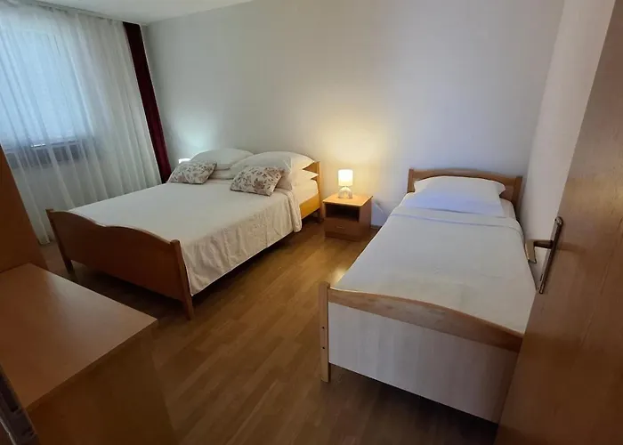 A With Balcony And The Sea View Seget Vranjica