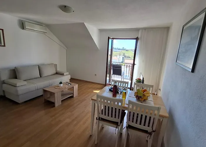 Διαμέρισμα A With Balcony And The Sea View *