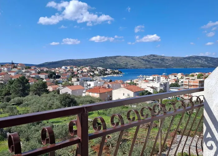 A With Balcony And The Sea View Seget Vranjica